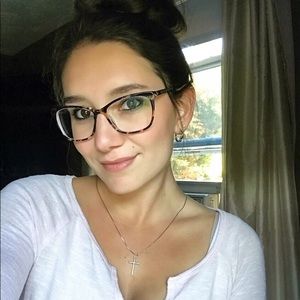 Meet your Posher, Kendra